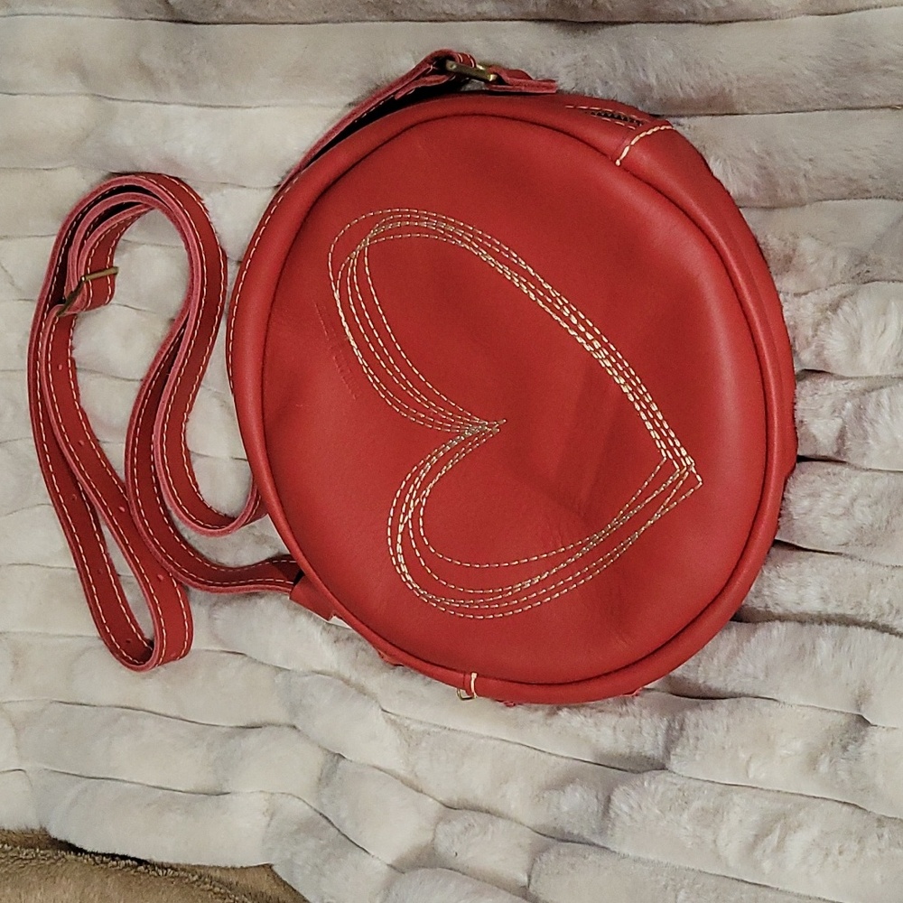 Portland Leather circle heart crossbody bag